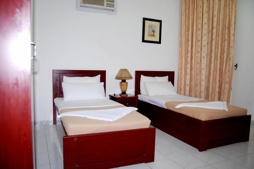 Pan Emirates Hotel 2*