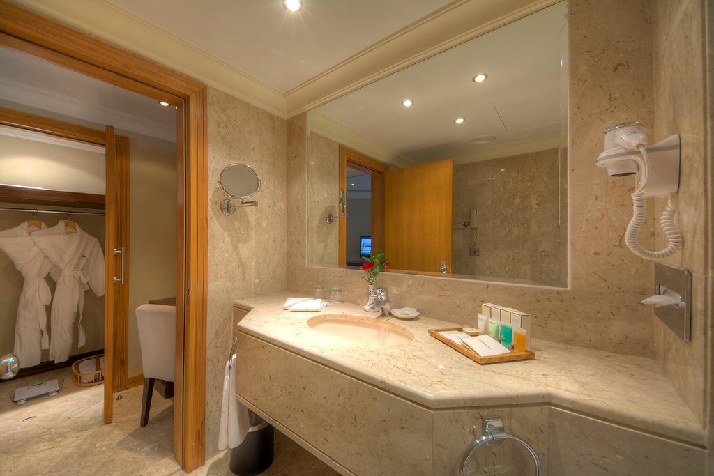 Dubai Marine Beach Resort & Spa 5*