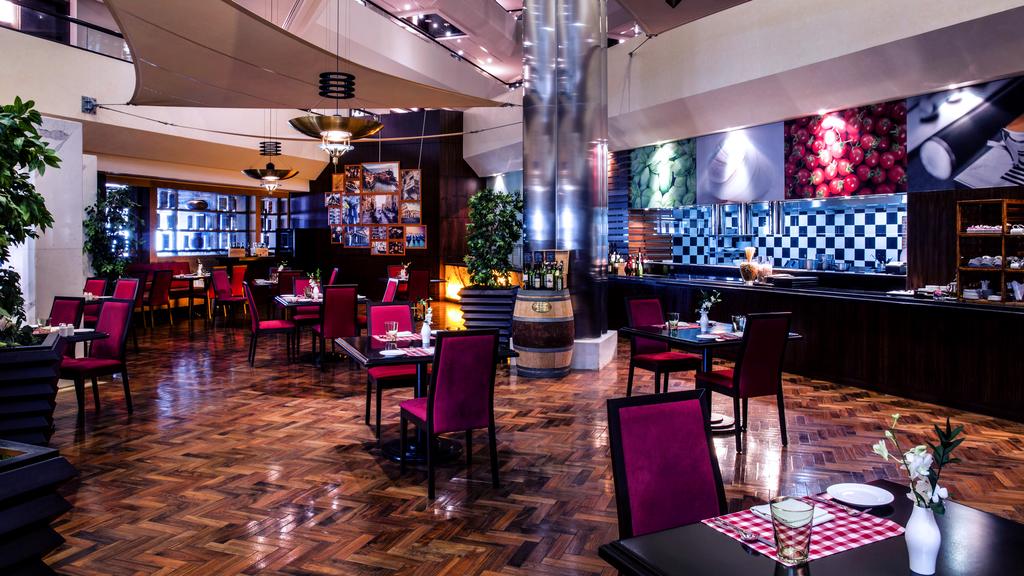 Crowne Plaza Dubai Deira 5*