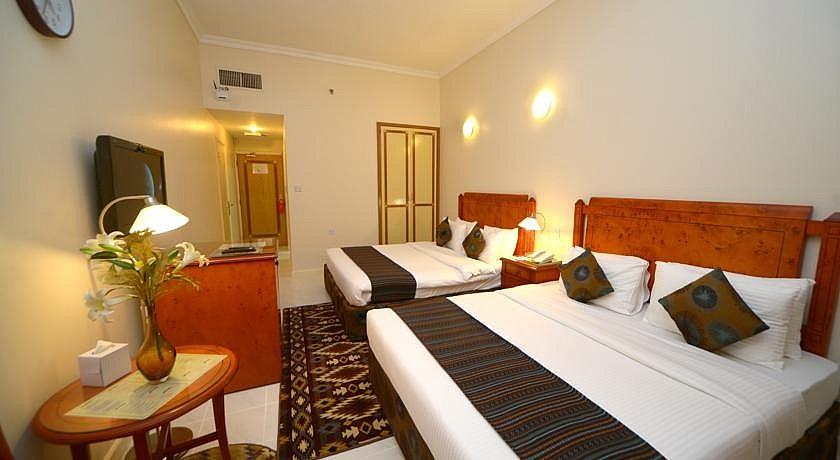 Nejoum Al Emarat 3*