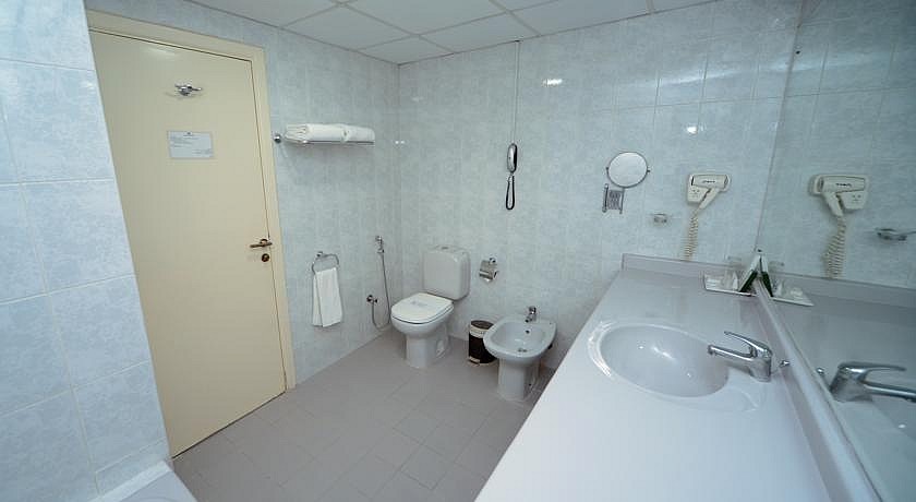 Nejoum Al Emarat 3*
