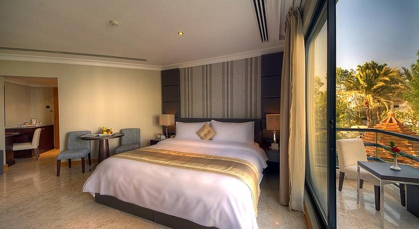 Dubai Marine Beach Resort & Spa 5*